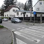 Greenslo Apartman *