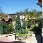 Greenslo Apartman *