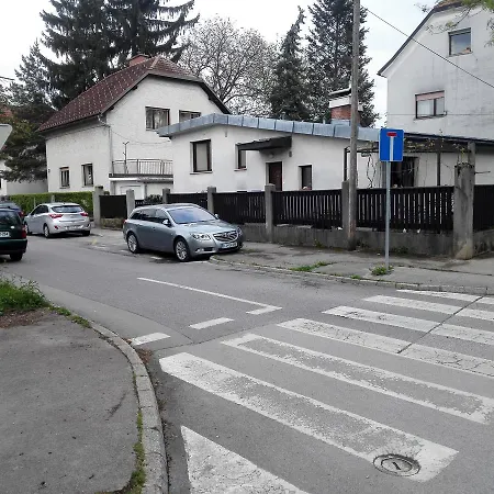 Greenslo Apartman *