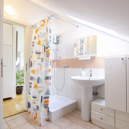 Greenslo Apartment *